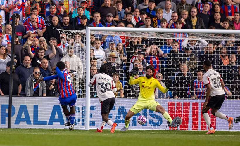 输急了?0-3后斯洛特破防:利物浦遭误判!曼城曾靠相似进球绝杀 输急了?0-3后斯洛特破防:利物浦遭误判!曼城曾靠相似进球绝杀